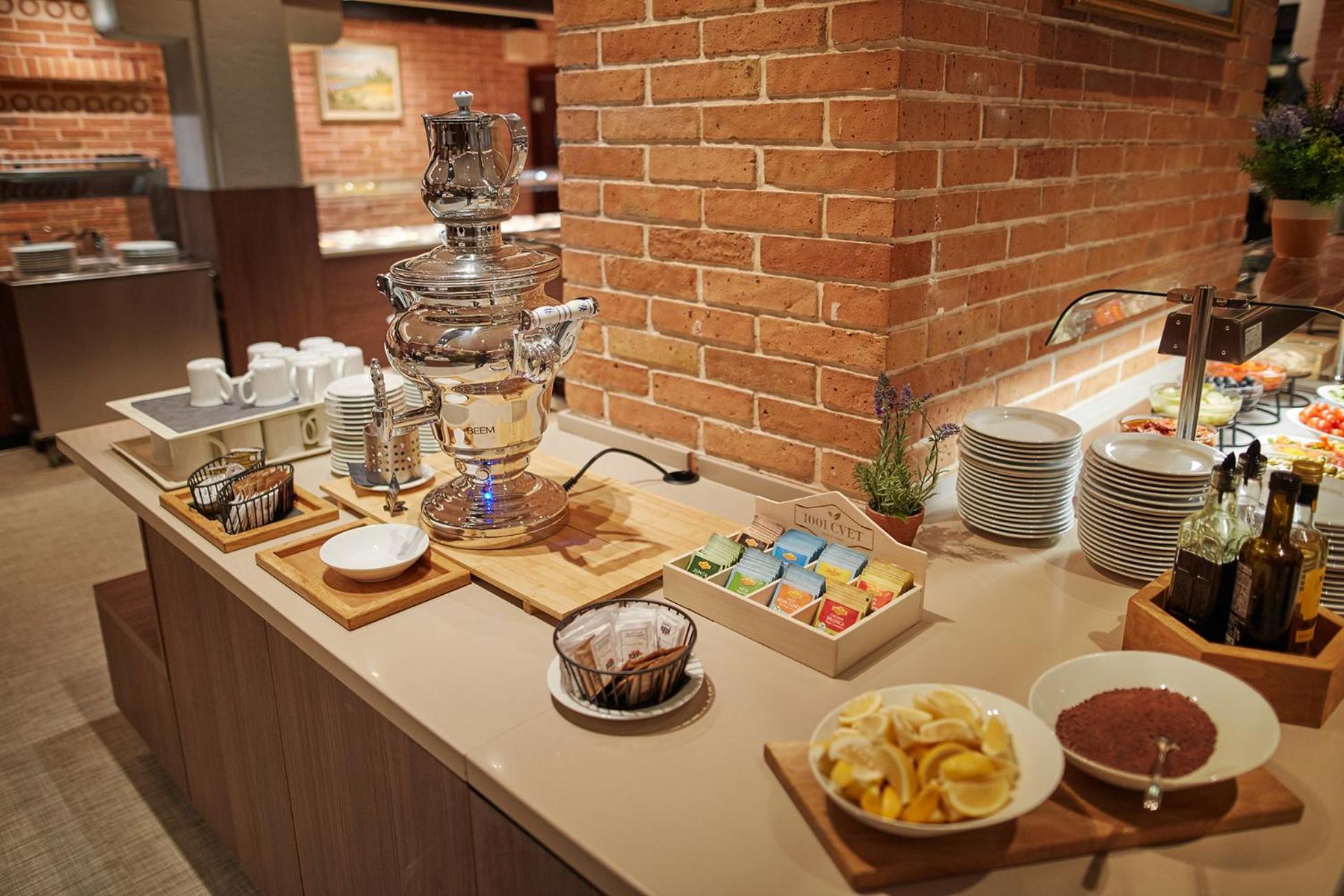 - & Adria Hotel 4*