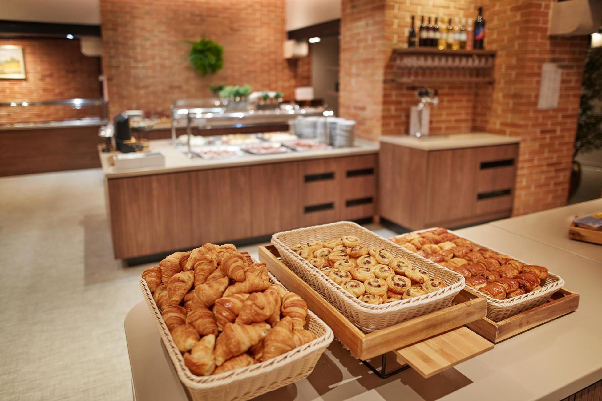 - & Adria Hotel Ankaran